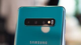 Turul Magazinelor #681 : Două telefoane Xiaomi cu baterii de 5000 mAh, Galaxy S10 şi laptop ASUS în oferta eMAG Stock Busters