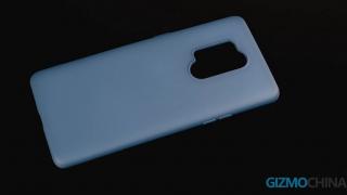 Husa lui OnePlus 8 Pro dezvăluie o parte dintre trăsăturile sale, plus amplasarea senzorilor camerei