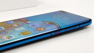 Huawei P40 Pro Unboxing + primele impresii: toate curburile sexy pe care le anticipam + cameră periscopică cu senzor nou