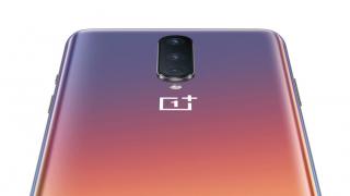 OnePlus 8 spune adio design-ului învechit al predecesorilor și aduce un strop de culoare; Iată-l în varianta multicoloră "Glow"