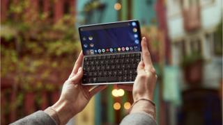 Astro Slide 5G Transformer este un telefon cu tastatură QWERTY glisantă şi 5G; Ne aminteşte de Nokia Communicator