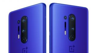 OnePlus 8 Pro se lasă admirat în varianta de culoare "Ultramarine Blue"