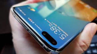 Huawei P40 Pro: Design premium, compact, comod, camere polarizante ca integrare