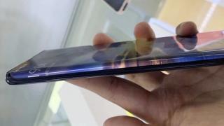 Cel mai nou brevet Xiaomi prezintă un smartphone cu display "cascadă" și cameră selfie sub ecran; Nu are butoane fizice