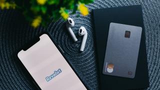 Pe ce au cheltuit românii bani pe timp de pandemie: divertisment online, livrări acasă, cumpărături (Studiu Revolut)