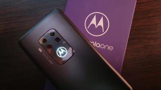 Motorola One Zoom: Conectivitate bună pentru midrange, 3 microfoane şi viteze OK