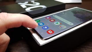 Samsung Galaxy S20: OS, UI, aplicaţii cu One UI 2.1, Dark Mode, Quick Share