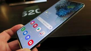 Samsung Galaxy S20+ Unboxing: telefon pentru cei care ştiu ce vor, pe o nuanţă "Baby Blue"