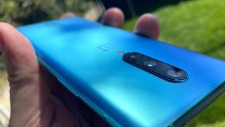 Mobicast #307: Podcast cu dezbatere despre "telefonul cât un salariu", probleme ecran OnePlus 8 Pro, lansare Motorola Edge+