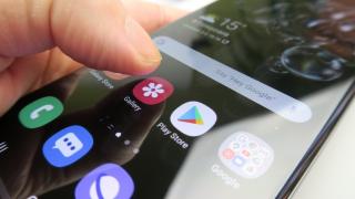 Update-ul ce rezolvă problema cu nuanțele verzui pe ecranul telefoanelor din seria Galaxy S20 se distribuie acum
