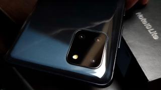 Samsung Galaxy Note 10 Lite Unboxing: telefoanele cu stylus nu trebuie neapărat să fie scumpe... dar nici ieftine nu sunt (Video)