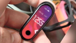 Xiaomi Mi Band 5 a scăpat pe web în fotografii hands-on, are ecran mai mare, muchii mai înguste