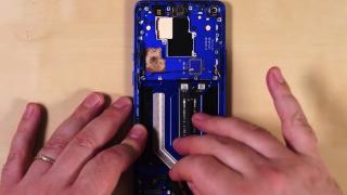 OnePlus 8 Pro nu e foarte uşor de reparat; Disecţia iFixit ne dă detalii