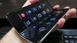 Samsung Galaxy Fold: Baterie mai pregătită de muncă şi jocuri decât de video