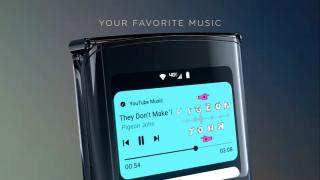 Pliabilul Motorola Razr 2019 este actualizat la Android 10 și aduce extra funcționalități pentru ecranul extern