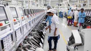 Apple vrea să mute 20% din producţia iPhone din China în India