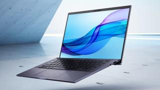 Laptop-ul business ASUS ExpertBook B9 a sosit în România, cântăreşte doar 995 de grame