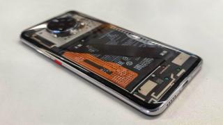Telefonul transparent e iar la modă! Xiaomi prezintă fotografii cu Redmi K30 Pro Transparent Edition
