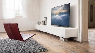 Avem noi REDUCERI REALE pe Altex; Azi televizor Sony de aproape 2 metri și căști wireless la doar 159 lei