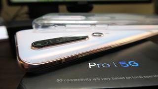 Xiaomi Mi 10 Pro 5G: Design de "argint viu", cu sticlă mată şi metal