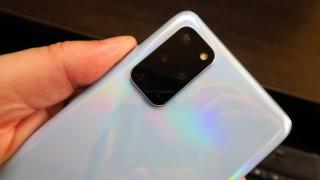 Mini Turul Magazinelor #136: Reducere de 10% la telefoanele Samsung, laptop Lenovo la preţ bun şi placă video RTX la sumă OK