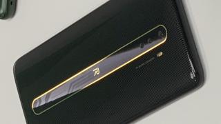 Realme a dezvoltat un nou smartphone care schimbă designul clasic al camerelor; Pregăteşte şi căşti TWS