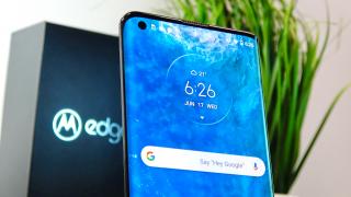 Motorola Edge Review detaliat în limba română (Telefon 5G cu cel mai curbat ecran din 2020)