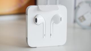 iPhone 12 va sosi fără căşti la pachet; Apple vrea să stimuleze vânzarea de AirPods