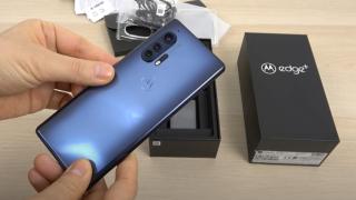 Motorola Edge+ Unboxing: Primul flagship Motorola veritabil după 4 ani filmează 6K, încarcă wireless şi are CPU Snapdragon 865 (Video)