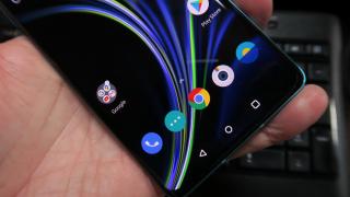 OnePlus 8: Display de 90 Hz, corect calibrat coloristic şi luminos