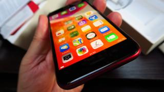 Apple iPhone SE (2020): Baterie nu slabă, ci anorectică