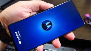 Motorola Edge: Hardware tipic de telefon high midrange generaţia 2020