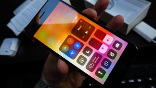 Apple iPhone SE (2020): Display mic, dar luminos