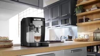 REDUCERI REALE Altex: azi avem kit cu becuri Philips HUE RGB și espressor automat DE LONGHI
