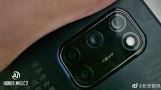 Un telefon Huawei misterios apare în fotografii, cu o cameră quad cu senzorii dispuşi în formă de "L"; Ce model ar putea fi?
