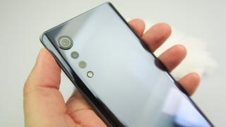 LG Velvet: Design polarizant, neted, lung ca o zi de post