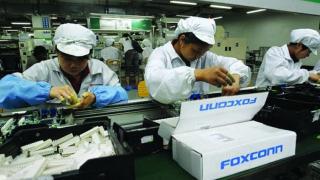 Foxconn rămâne fidelă Indiei, investeşte 1 miliard de dolari pentru a muta producţia de iPhone din China în India
