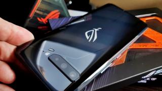 ASUS ROG Phone 3 Unboxing şi primele impresii: telefon de gaming regândit, strict cu cerinţele fanilor în minte