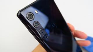 Motorola Edge: Cameră principală bună ziua, în rest în linie cu telefoanele midrange din 2019