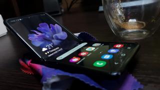 Samsung Galaxy Z Flip: Hardware de flagship de 2019