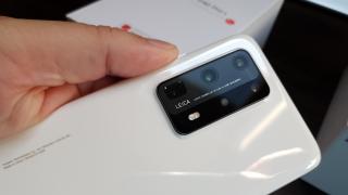 Huawei P40 Pro+ Unboxing: primul telefon cu zoom optic 10X aduce un spate ceramic, încărcare wireless foarte rapidă