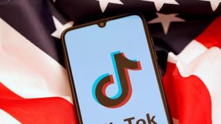 Mai multe aplicații din China sunt pe cale să fie interzise în SUA, iar TikTok ar putea avea o scăpare ce implică vânzarea către Microsoft