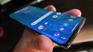 Motorola Edge+: Acustică stereo cu tehnologie Waves, volum destul de generos