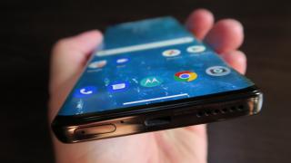 Motorola Edge+: Conectivitate care te face să îţi cumperi router WiFi 6