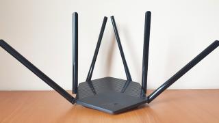 Prezentare Mercusys MR50G AC1900: Router dual-band Gigabit cu 6 antene și viteze de până la 1900 Mbps pentru doar 200 lei