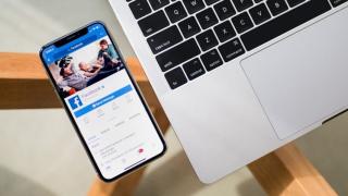 Facebook atacă Apple pe tema taxelor şi comisioanelor aplicate companiilor mici