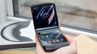 Motorola RAZR 2 va aduce un upgrade și pentru baterie; Iată ce capacitate are și cât de rapid se încarcă