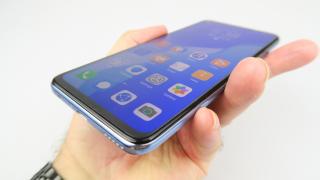 Huawei P40 Lite 5G: Display IPS LCD în normele obişnuite