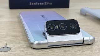 ASUS ZenFone 7 Pro Unboxing: noul flagship ASUS este aici, cu o nouă cameră rotativă, 2 huse la pachet