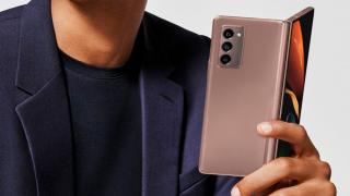 Samsung lansează Galaxy Z Fold2, telefon pliabil cu ecrane mai mari, refresh rate crescut, noi moduri Flex de multitasking